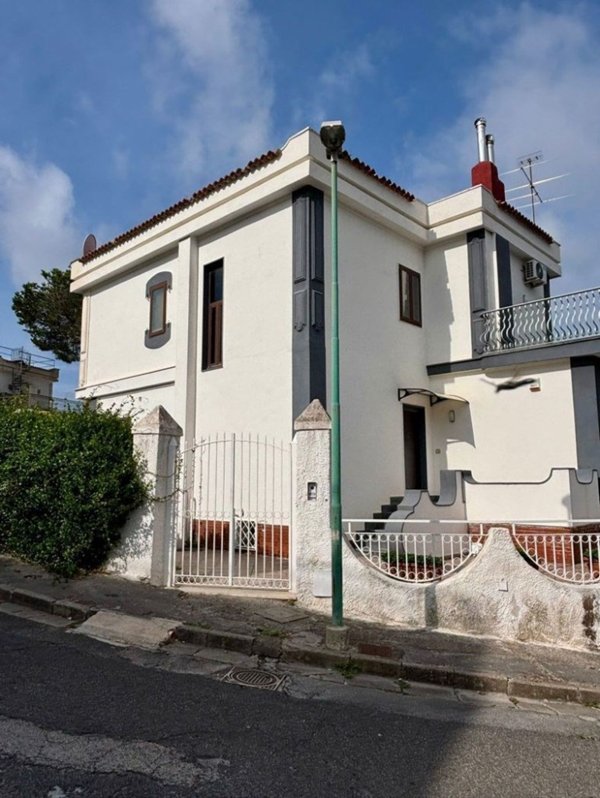 casa indipendente in affitto a Pozzuoli