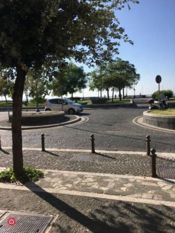negozio in affitto a Pozzuoli