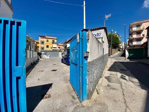 negozio in affitto a Pozzuoli in zona Arco Felice
