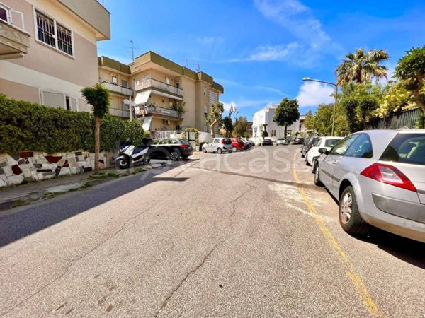 locale commerciale in affitto a Pozzuoli in zona Arco Felice