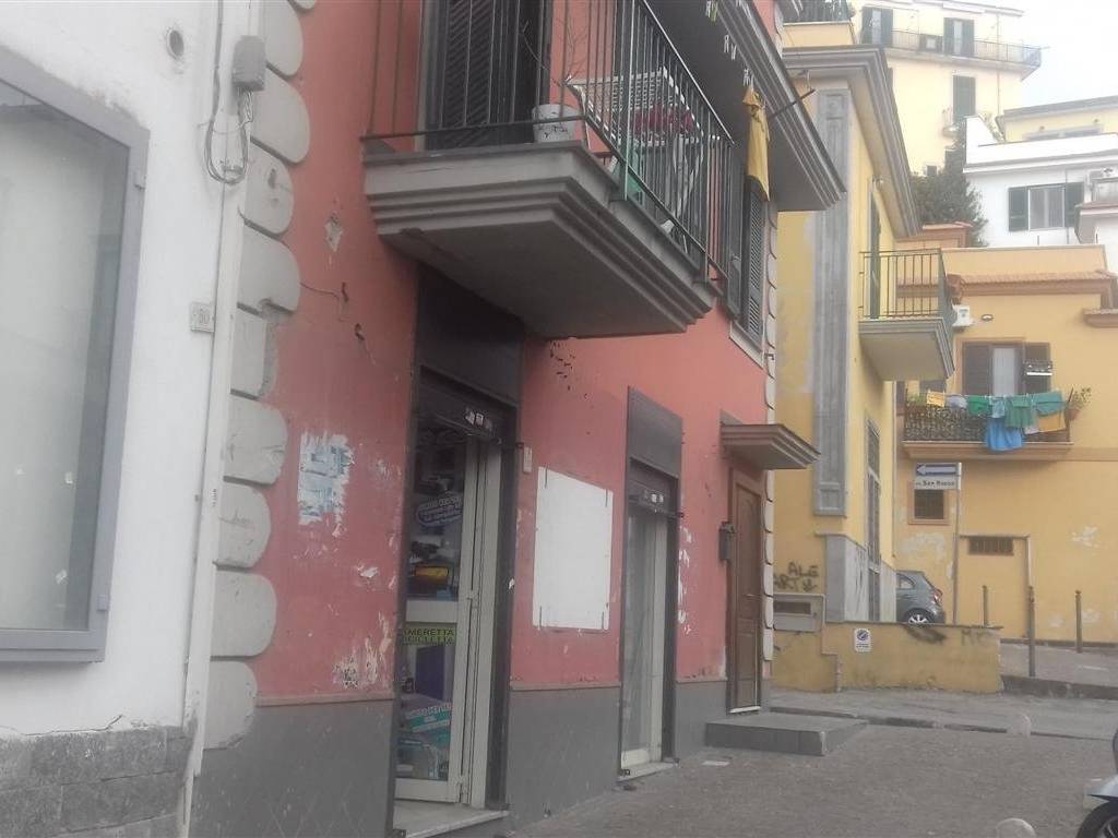 negozio in affitto a Pozzuoli