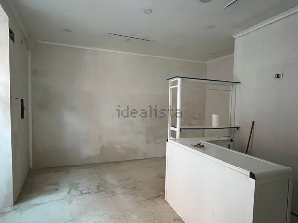 locale commerciale in affitto a Pozzuoli