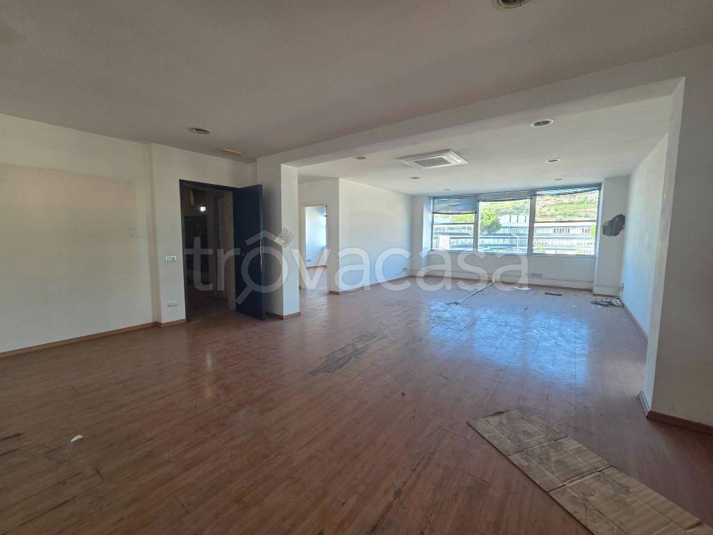 ufficio in affitto a Pozzuoli