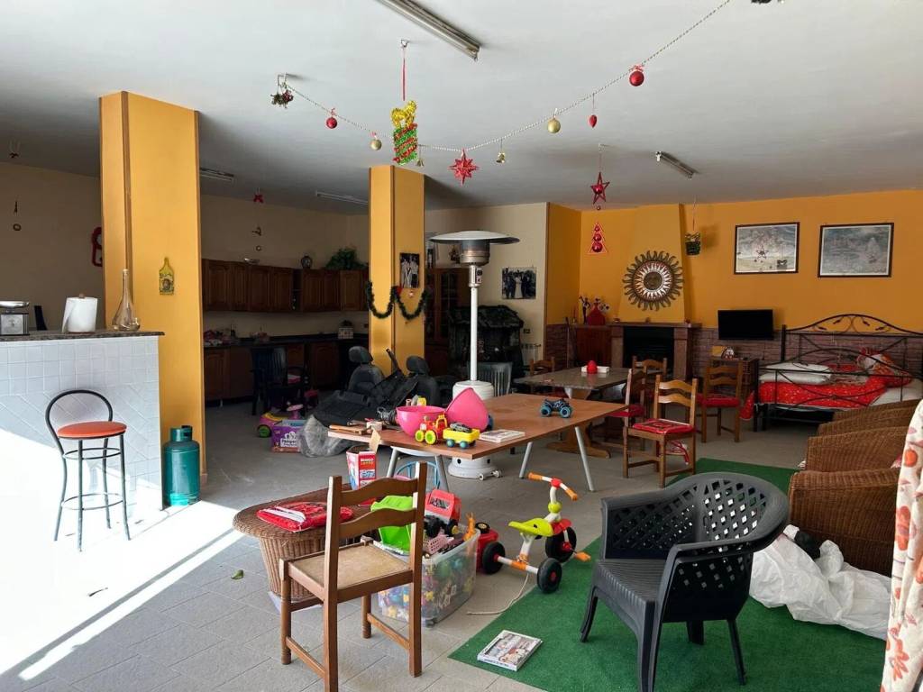 negozio in affitto a Pozzuoli