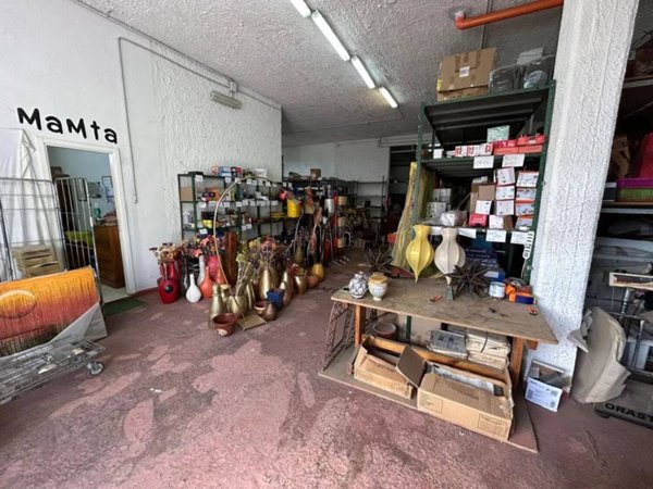 locale commerciale in affitto a Pozzuoli