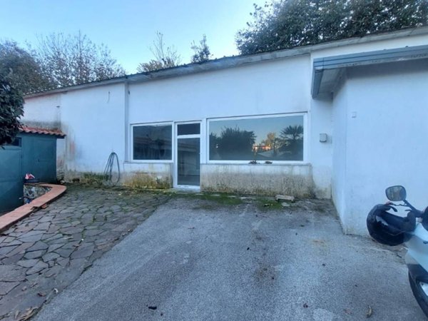 negozio in affitto a Pozzuoli