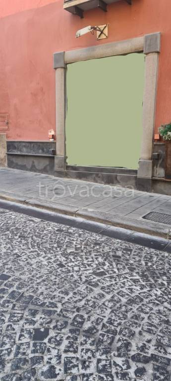 negozio in affitto a Pozzuoli