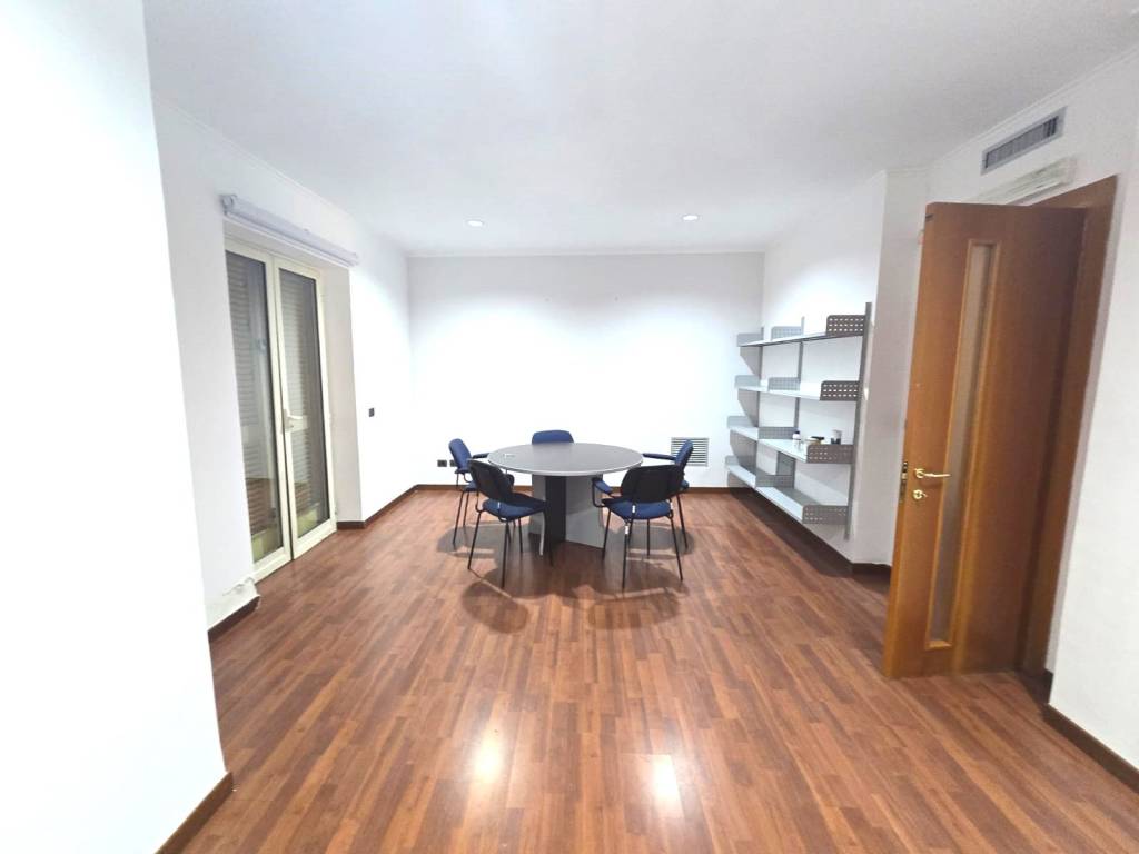 ufficio in affitto a Pozzuoli in zona Arco Felice