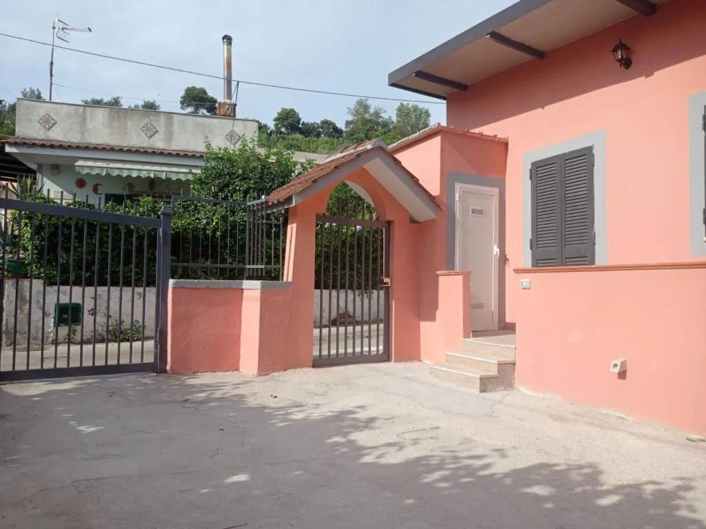 casa indipendente in affitto a Pozzuoli