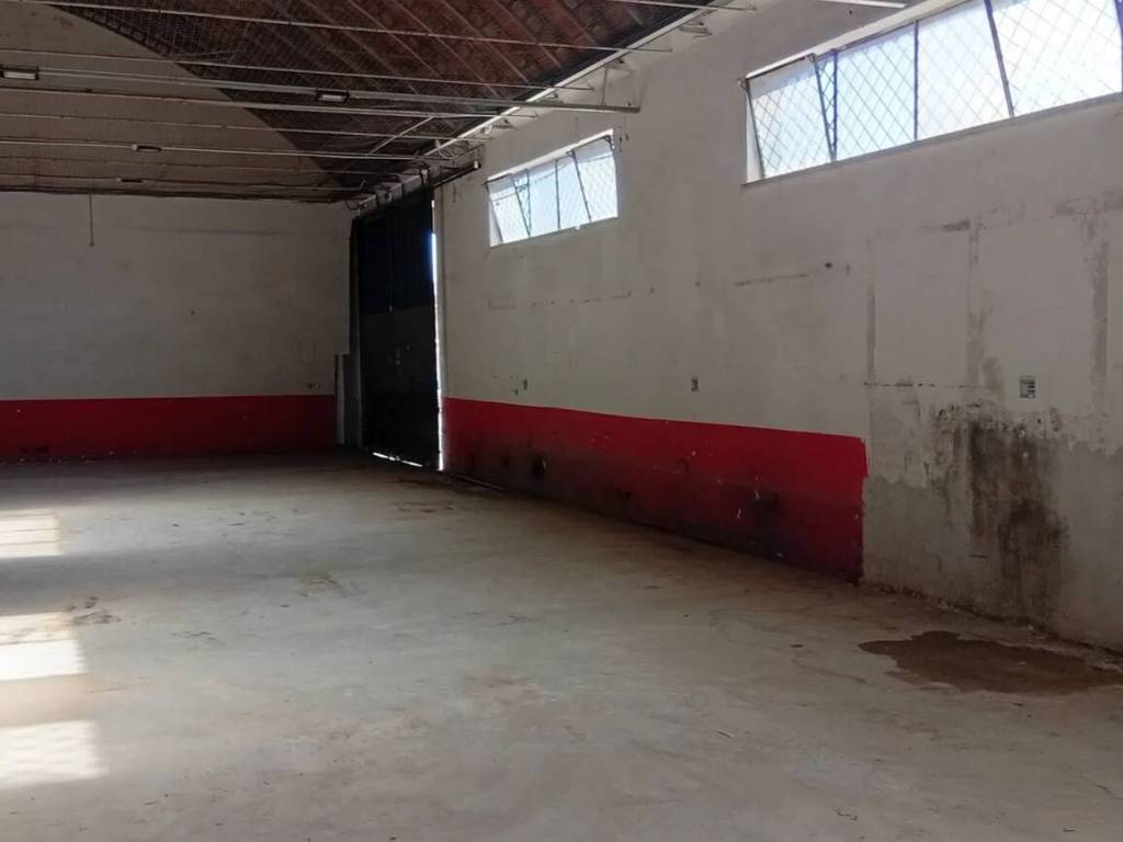 locale commerciale in affitto a Pozzuoli