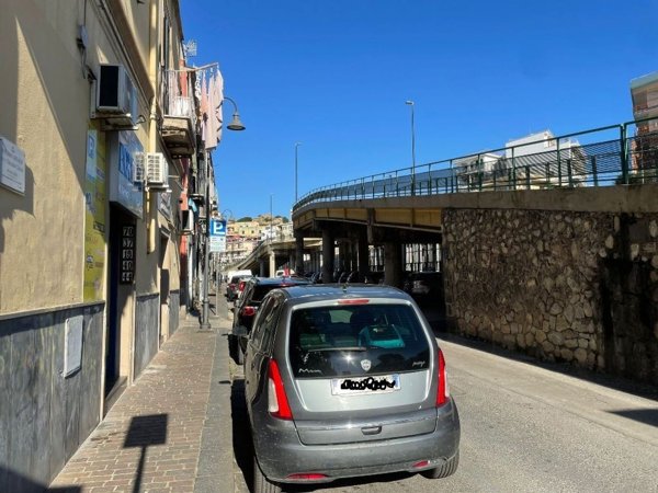 locale commerciale in affitto a Pozzuoli