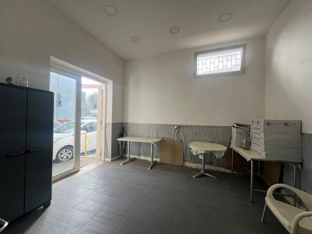 negozio in affitto a Pozzuoli