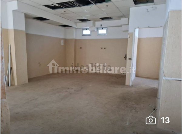 locale commerciale in affitto a Pozzuoli in zona Monterusciello