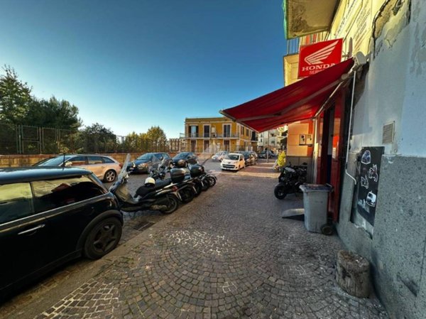 negozio in affitto a Pozzuoli