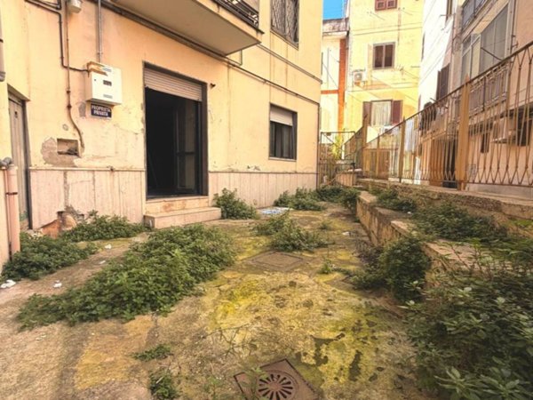 negozio in affitto a Pozzuoli in zona Licola Lido