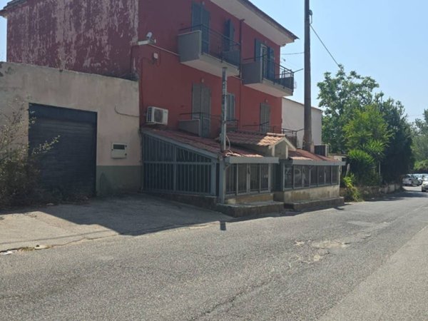 negozio in affitto a Pozzuoli