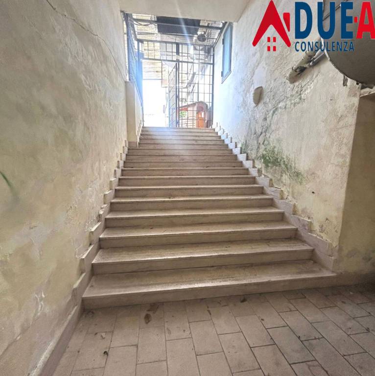 locale commerciale in affitto a Pozzuoli in zona Monterusciello