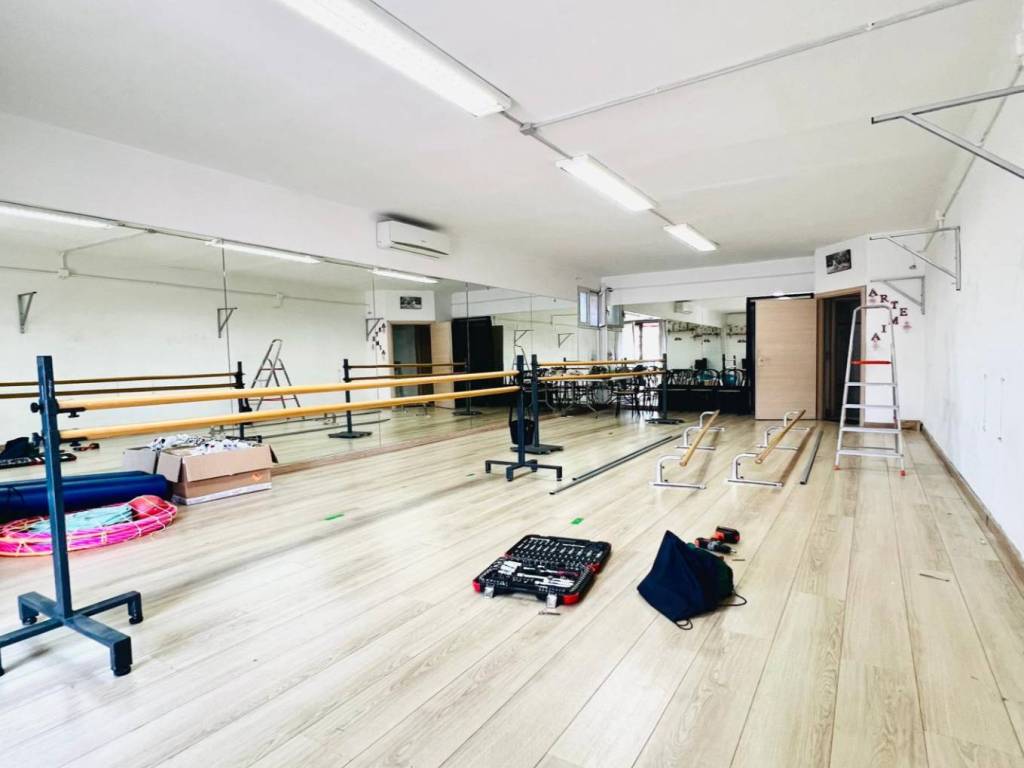 negozio in affitto a Pozzuoli in zona Pisciarelli