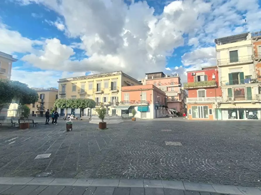 negozio in affitto a Pozzuoli