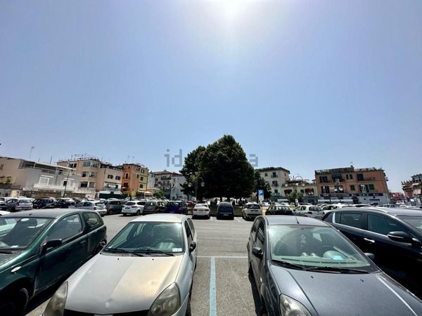 locale commerciale in affitto a Pozzuoli