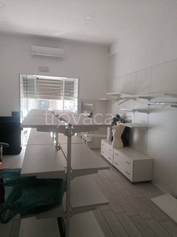 negozio in affitto a Pozzuoli