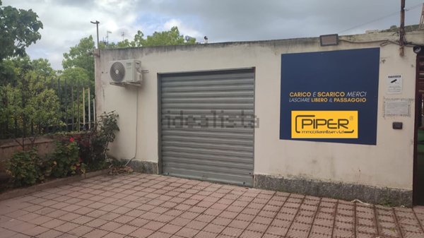 locale commerciale in affitto a Pozzuoli