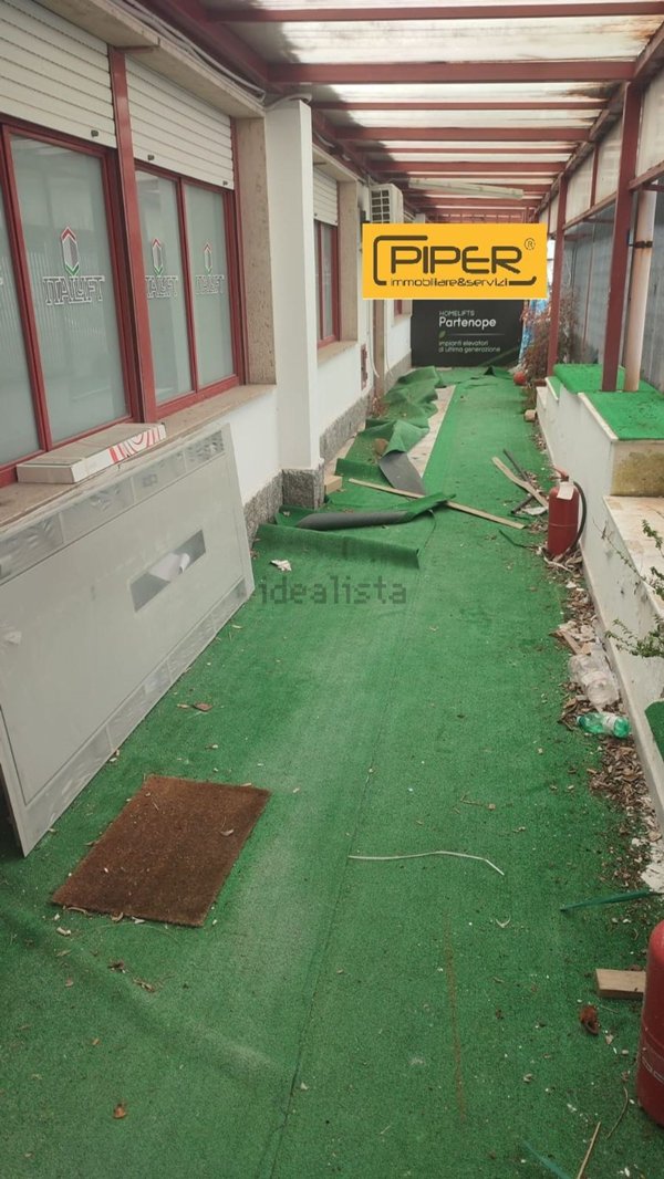 locale commerciale in affitto a Pozzuoli