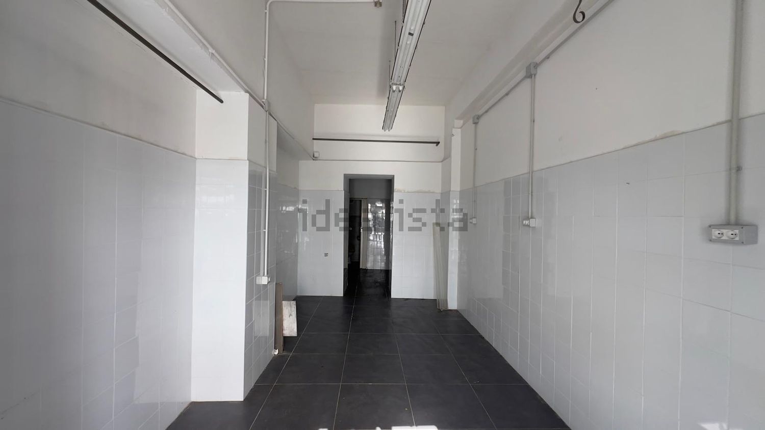 locale commerciale in affitto a Pozzuoli