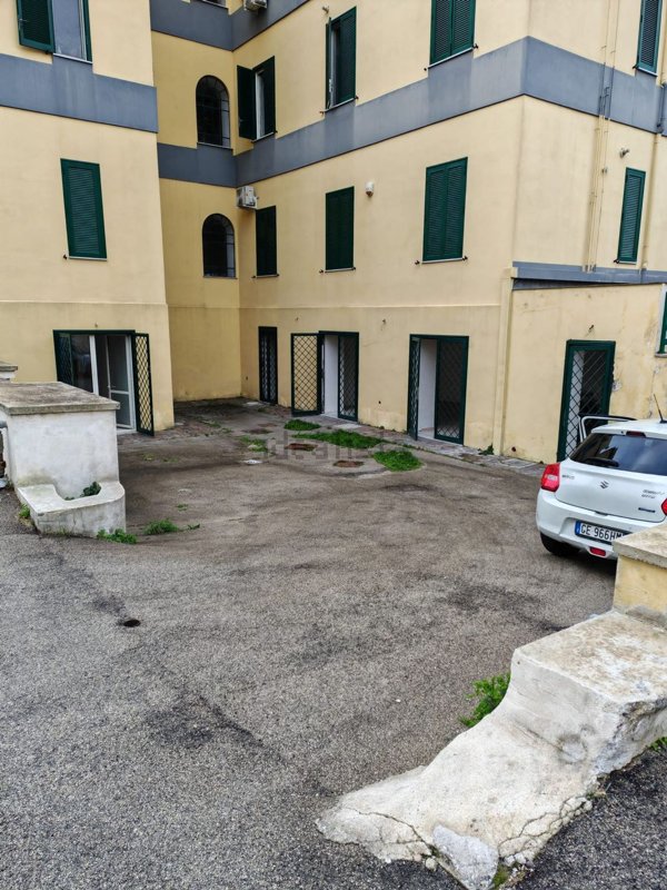 ufficio in affitto a Pozzuoli