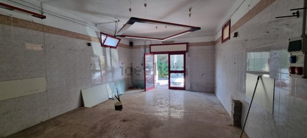 locale commerciale in affitto a Pozzuoli