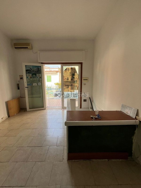 locale commerciale in affitto a Pozzuoli in zona Licola Lido