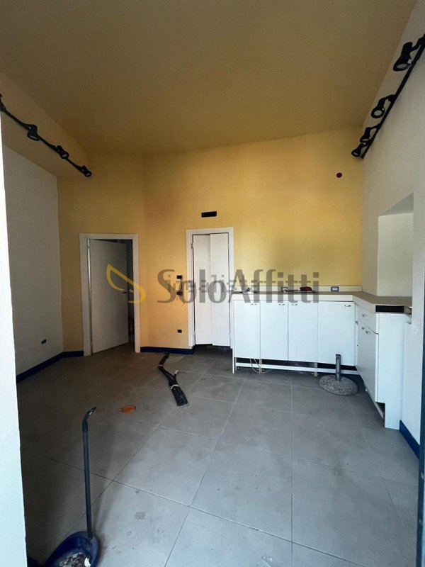 locale commerciale in affitto a Pozzuoli