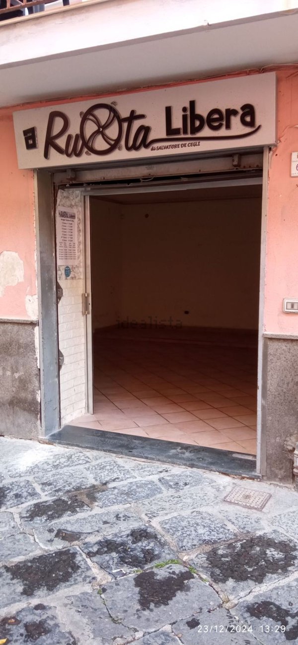 locale commerciale in affitto a Pozzuoli