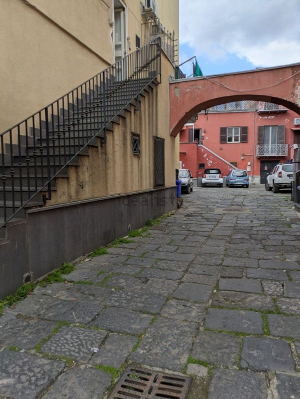 locale commerciale in affitto a Pozzuoli