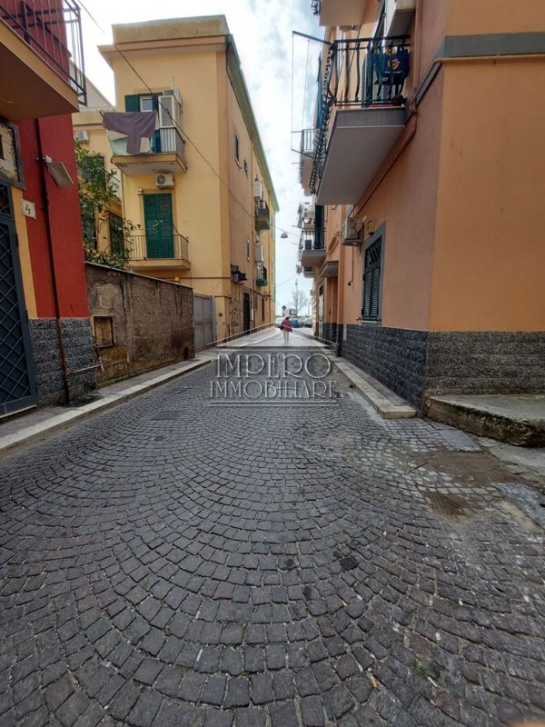 locale commerciale in affitto a Pozzuoli