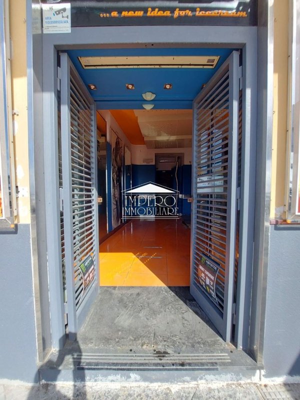 locale commerciale in affitto a Pozzuoli