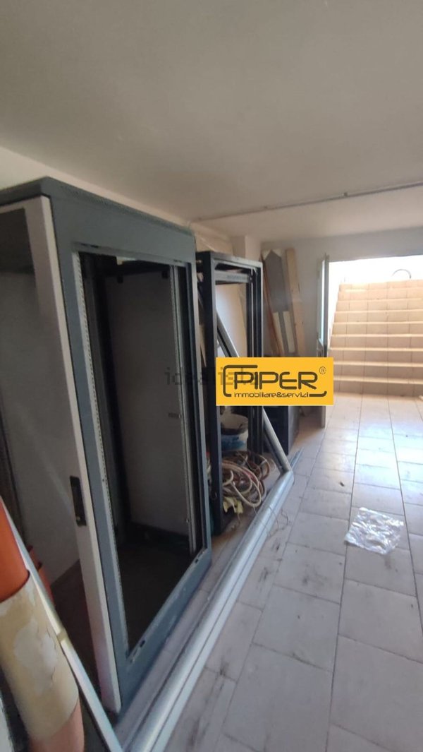 locale commerciale in affitto a Pozzuoli