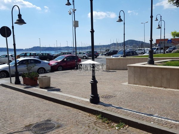 locale commerciale in affitto a Pozzuoli