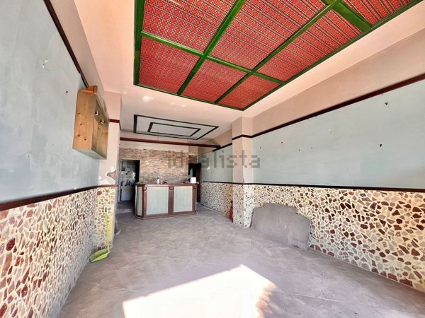 locale commerciale in affitto a Pozzuoli