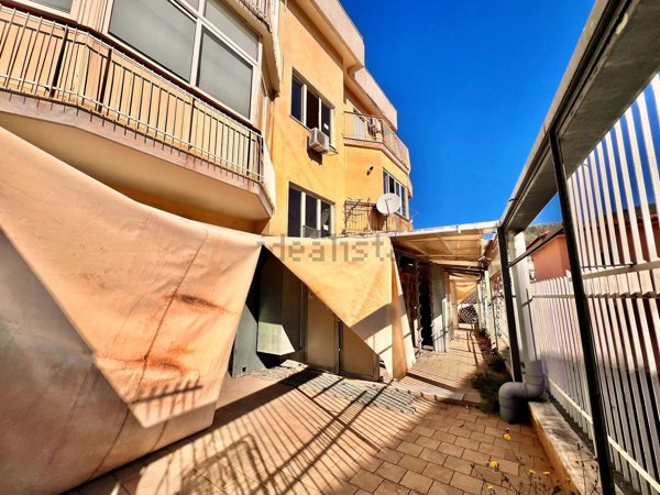 locale commerciale in affitto a Pozzuoli in zona Arco Felice