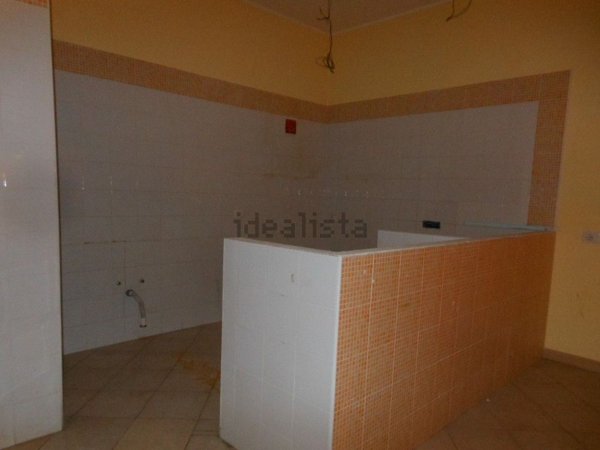 locale commerciale in affitto a Pozzuoli