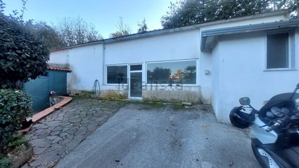 locale di sgombero in affitto a Pozzuoli
