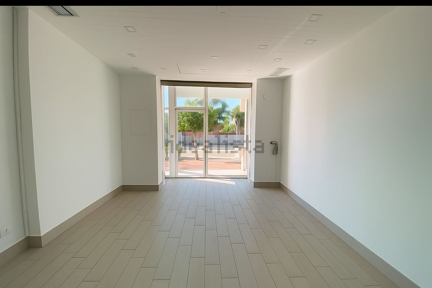 locale commerciale in affitto a Pozzuoli