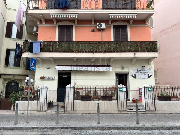 locale commerciale in affitto a Pozzuoli