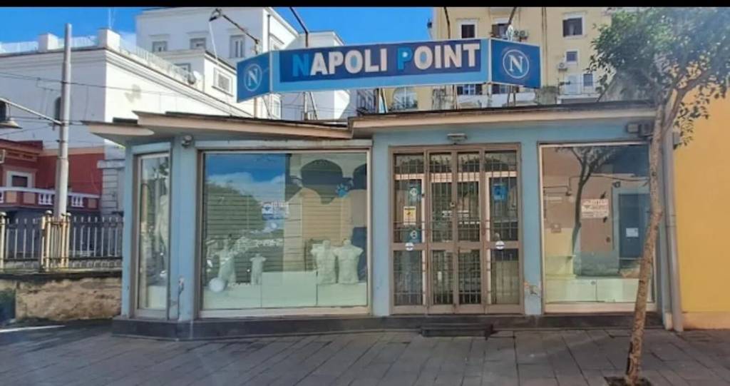 negozio in affitto a Pozzuoli
