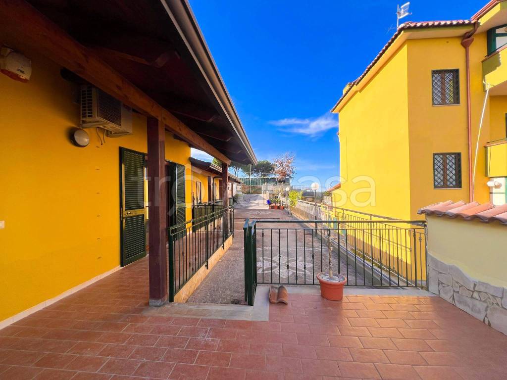 appartamento in affitto a Pozzuoli in zona Monterusciello