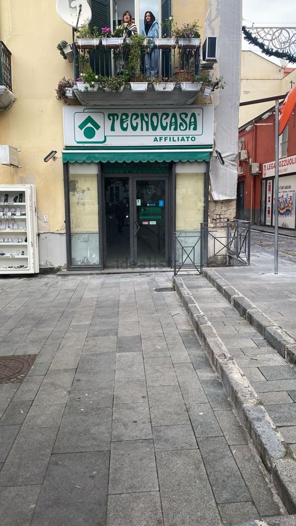 locale commerciale in affitto a Pozzuoli