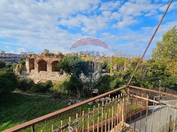 negozio in affitto a Pozzuoli in zona Solfatara