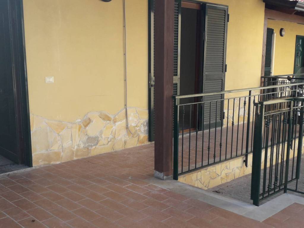 casa indipendente in affitto a Pozzuoli in zona Monterusciello
