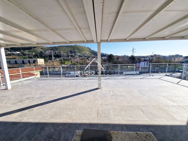 locale commerciale in affitto a Pozzuoli